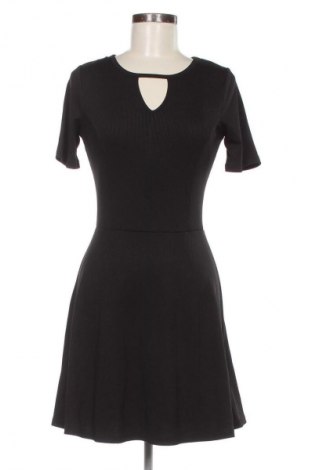 Рокля H&M Divided, Размер M, Цвят Черен, Цена 29,33 лв.