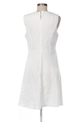 Рокля Hexeline, Размер M, Цвят Бял, Цена 82,22 лв.