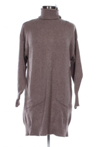 Рокля Josefine Paris, Размер M, Цвят Бежов, Цена 109,99 лв.