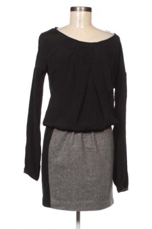 Рокля Karen by Simonsen, Размер S, Цвят Многоцветен, Цена 119,11 лв.