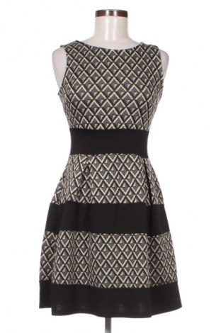 Рокля Lynne, Размер S, Цвят Многоцветен, Цена 48,88 лв.