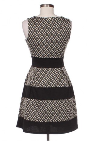 Рокля Lynne, Размер S, Цвят Многоцветен, Цена 48,88 лв.