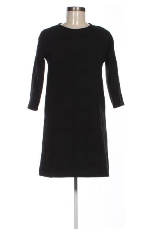 Šaty  Mango, Velikost XS, Barva Černá, Cena  734,00 Kč