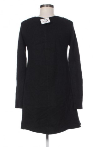 Sukienka Minority, Rozmiar M, Kolor Czarny, Cena 54,99 zł