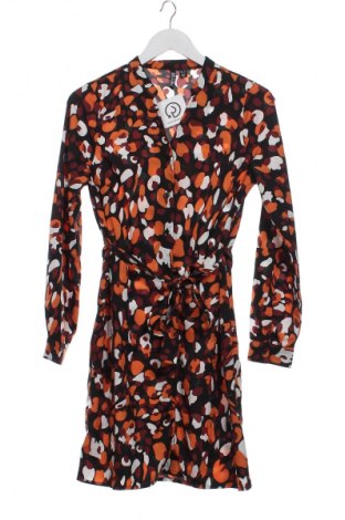 Рокля Pieces, Размер XS, Цвят Многоцветен, Цена 56,27 лв.