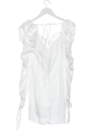 Рокля Pretty Little Thing, Размер M, Цвят Бял, Цена 58,14 лв.