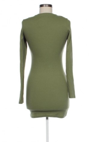 Рокля Pull&Bear, Размер S, Цвят Зелен, Цена 28,88 лв.