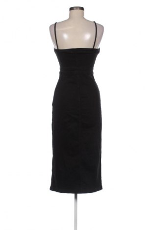 Рокля Pull&Bear, Размер M, Цвят Черен, Цена 39,14 лв.