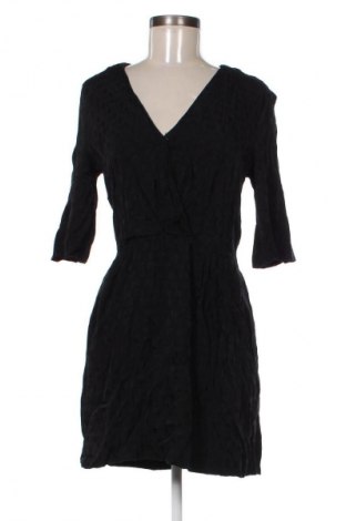 Рокля Sandro, Размер XS, Цвят Черен, Цена 97,99 лв.