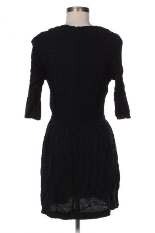 Рокля Sandro, Размер XS, Цвят Черен, Цена 97,99 лв.