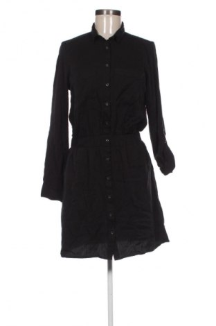 Рокля Sinsay, Размер M, Цвят Черен, Цена 29,15 лв.