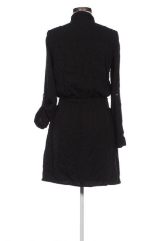 Рокля Sinsay, Размер M, Цвят Черен, Цена 29,15 лв.