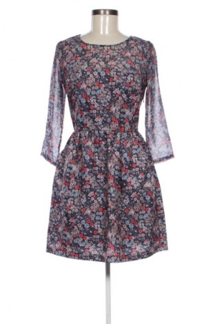 Рокля Stradivarius, Размер M, Цвят Многоцветен, Цена 35,00 лв.