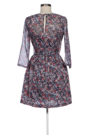 Рокля Stradivarius, Размер M, Цвят Многоцветен, Цена 35,00 лв.