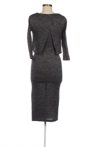 Рокля Stradivarius, Размер M, Цвят Черен, Цена 29,00 лв.