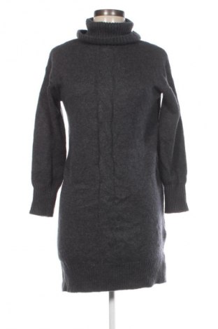 Рокля Tom Tailor, Размер XS, Цвят Сив, Цена 17,99 лв.