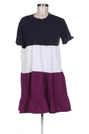 Рокля Trendyol, Размер L, Цвят Многоцветен, Цена 48,00 лв.