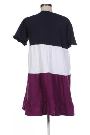 Рокля Trendyol, Размер L, Цвят Многоцветен, Цена 48,00 лв.