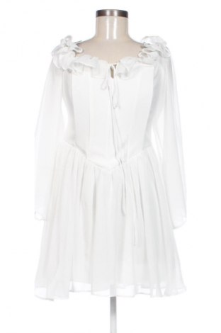 Рокля Trendyol, Размер M, Цвят Бял, Цена 48,00 лв.