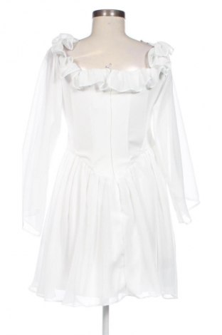Рокля Trendyol, Размер M, Цвят Бял, Цена 48,00 лв.
