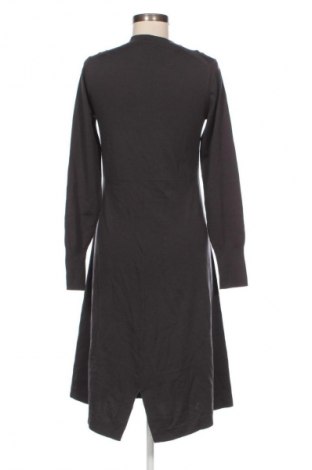 Рокля Uniqlo, Размер S, Цвят Сив, Цена 98,00 лв.