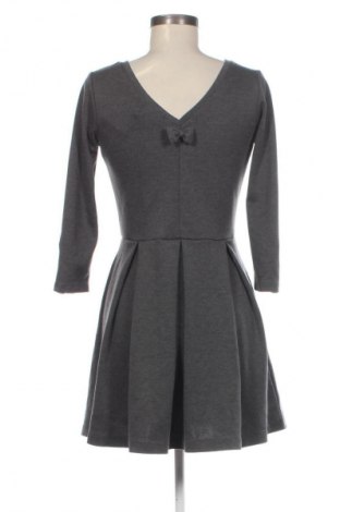 Рокля Yfl Reserved, Размер M, Цвят Сив, Цена 29,00 лв.