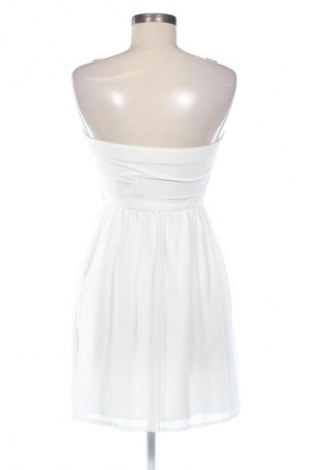 Рокля Zara, Размер S, Цвят Бял, Цена 27,37 лв.