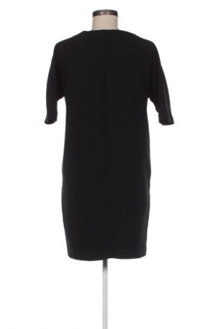 Рокля Zara, Размер XS, Цвят Черен, Цена 26,97 лв.