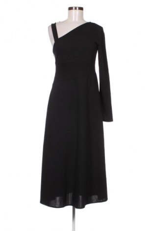 Рокля Zara, Размер M, Цвят Черен, Цена 33,24 лв.