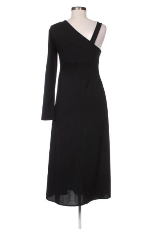 Рокля Zara, Размер M, Цвят Черен, Цена 33,24 лв.