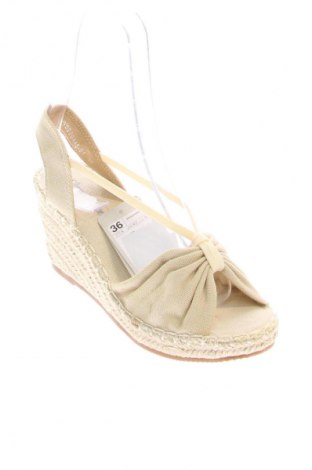Sandale Clara Barson, Mărime 36, Culoare Bej, Preț 163,70 Lei