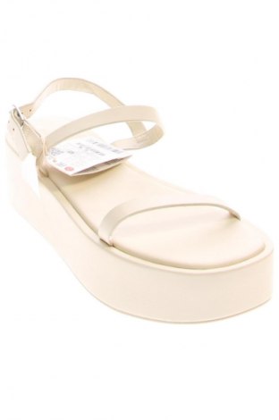 Sandale Pull&Bear, Mărime 39, Culoare Ecru, Preț 138,99 Lei