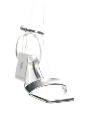 Sandály Stradivarius, Velikost 38, Barva Stříbrná, Cena  784,00 Kč