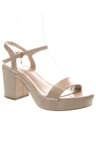 Сандали Tata, Размер 38, Цвят Бежов, Цена 50,83 лв.