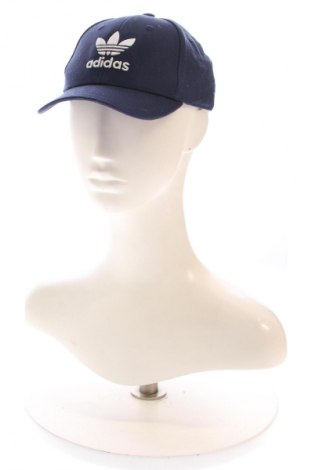 Шапка Adidas Originals, Цвят Син, Цена 62,99 лв.