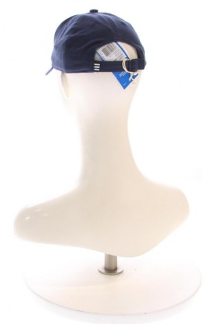 Шапка Adidas Originals, Цвят Син, Цена 62,99 лв.