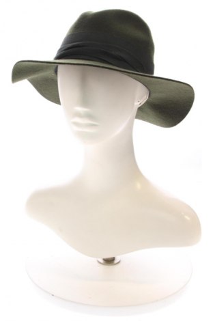 Шапка Zara, Цвят Зелен, Цена 30,71 лв.