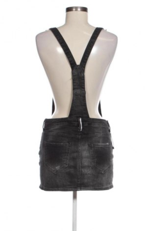 Сукман Bershka, Размер M, Цвят Черен, Цена 29,00 лв.