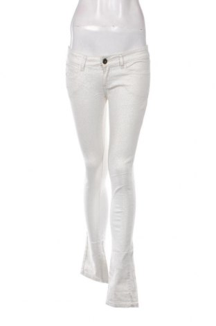 Γυναικείο Τζίν Bershka, Μέγεθος M, Χρώμα Λευκό, Τιμή 3,05 €