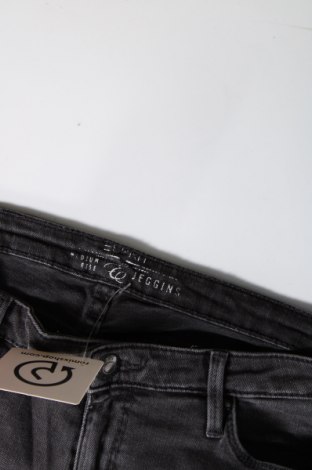 Dámské džíny  Esprit, Velikost M, Barva Černá, Cena  74,00 Kč