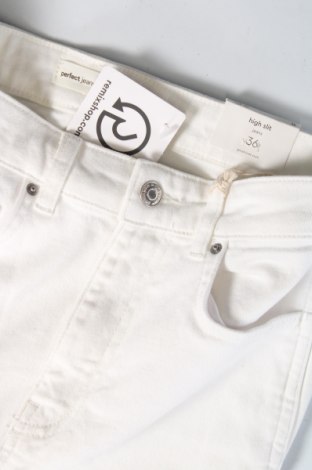 Damen Jeans Perfect Jeans By Gina Tricot, Größe S, Farbe Weiß, Preis 7,36 €