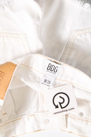 Дамски къс панталон BDG, Размер M, Цвят Бял, Цена 13,68 лв.