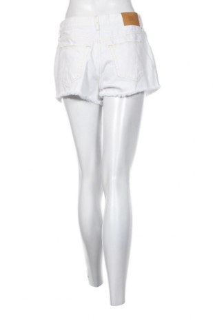 Дамски къс панталон BDG, Размер M, Цвят Бял, Цена 13,68 лв.