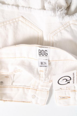 Дамски къс панталон BDG, Размер XXS, Цвят Бял, Цена 13,68 лв.