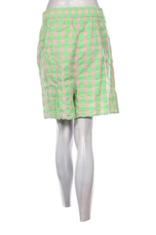 Дамски къс панталон Collusion, Размер XL, Цвят Зелен, Цена 13,50 лв.