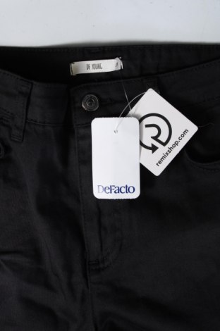 Дамски къс панталон Defacto, Размер M, Цвят Черен, Цена 13,02 лв.