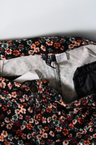 Дамски къс панталон H&M, Размер M, Цвят Многоцветен, Цена 6,27 лв.