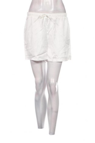 Дамски къс панталон NA-KD, Размер M, Цвят Бял, Цена 8,64 лв.