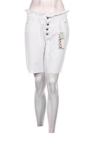 Дамски къс панталон ONLY, Размер M, Цвят Бял, Цена 13,60 лв.