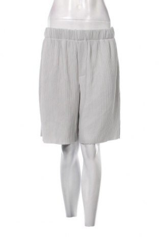 Дамски къс панталон Review, Размер M, Цвят Сив, Цена 23,76 лв.